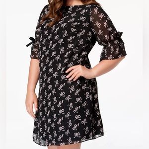 Pullover style
Chiffon
Lined
Scoop neck
Three quarter sleeves